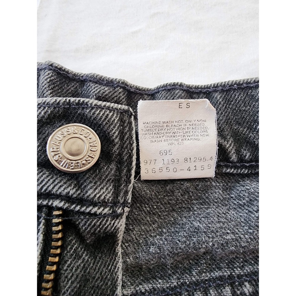 Vintage‎ Levi's 550 Relaxed Black Denim Cutoff Shorts Women's Size 31 Distressed - Picture 4 of 6